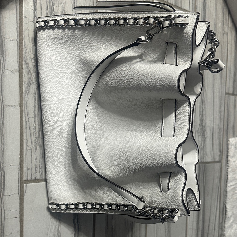 Michael Kors White Shoulder Bag with Chain Detail - Picture 4 of 4
